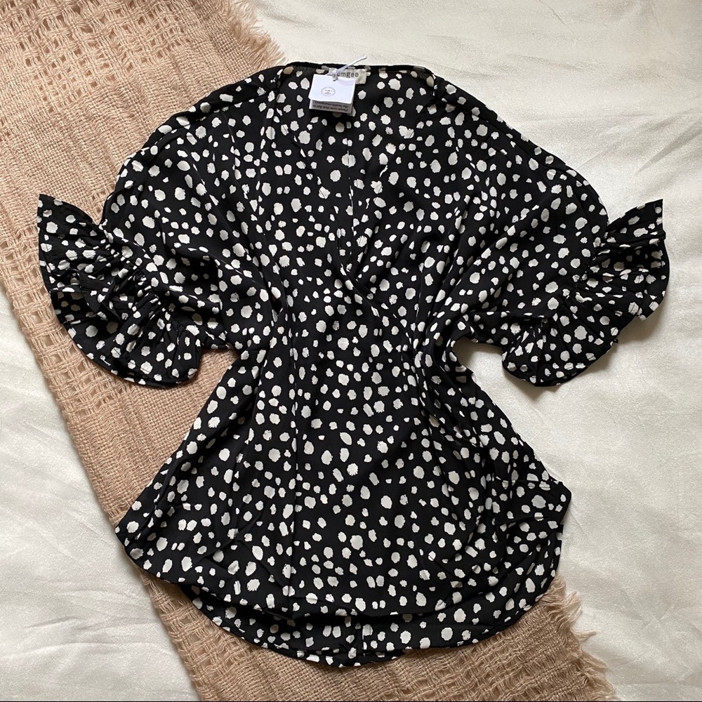 BLACK AND WHITE SPOTTED BLOUSE NWT